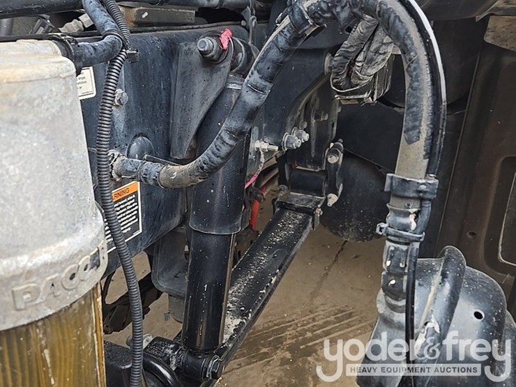 2019-peterbilt-579-image-39