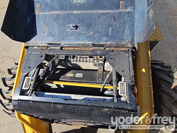 2017-caterpillar-415f2-il-image-23