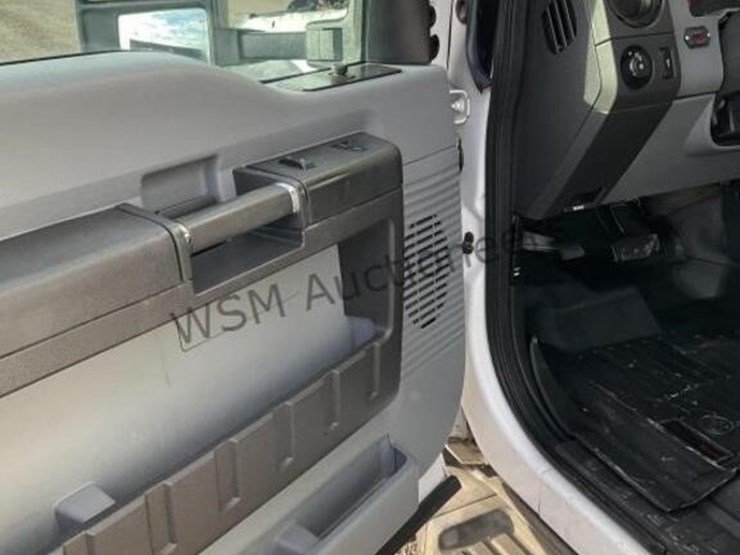 2016-ford-f550-image-26