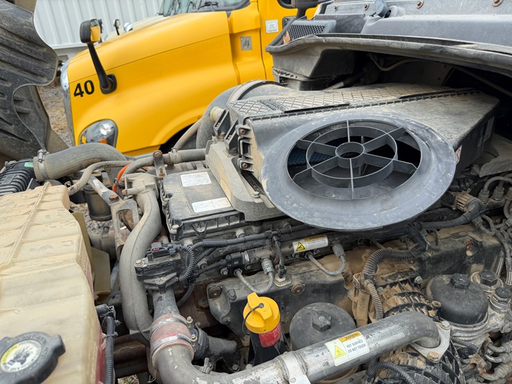 #40955-•-2016-freightliner-cascadia-t/a-daycab-truck-tractor-3akjged54gshn2294-image-47