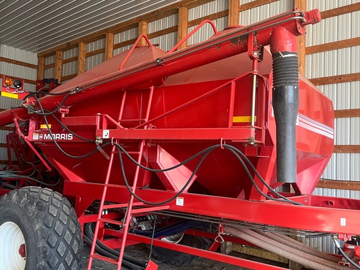 lot-10.-morris-air-seeder,-tow-between-with-10"-eagle-beaks,-new-seed-meter-unit,-pristine-condition,-always-shedded,-highly-maintained,-none-nicer-image-5