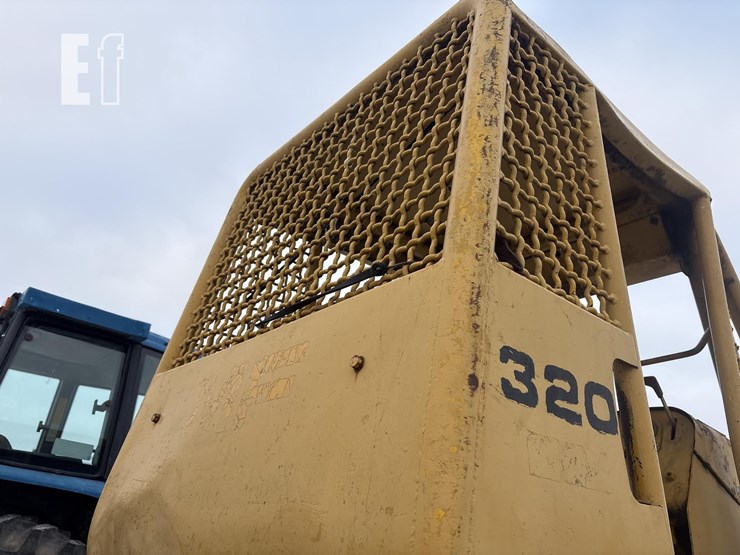 massey-ferguson-320-image-5