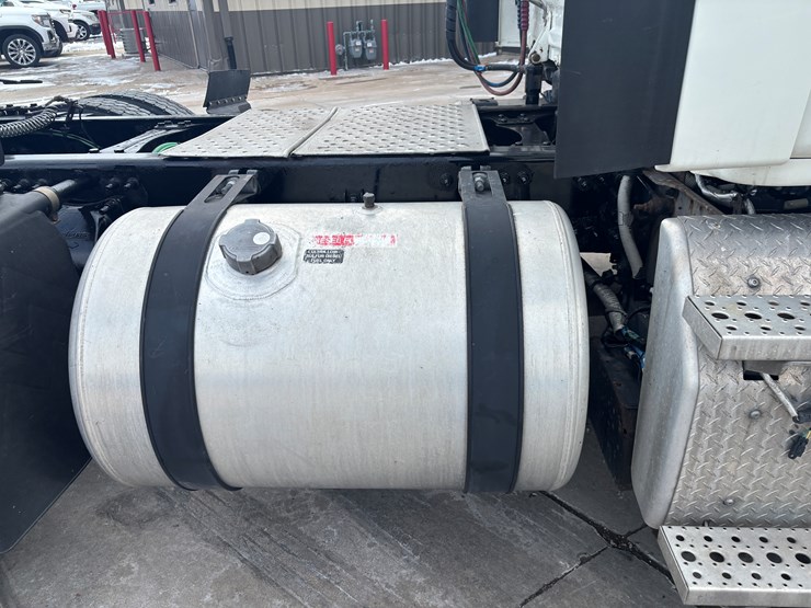 2018-freightliner-cascadia-126-image-20