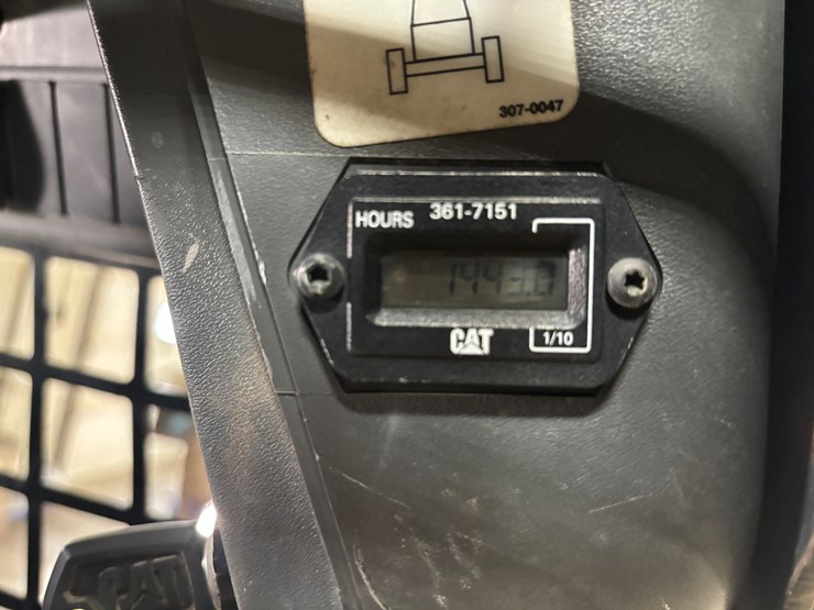 2013-caterpillar-226b3-image-44