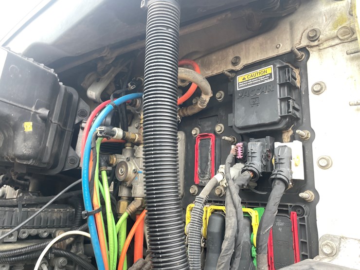 2019-kenworth-t880-image-37