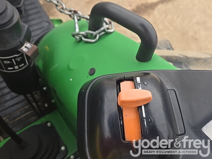 2020-john-deere-5075e-image-52