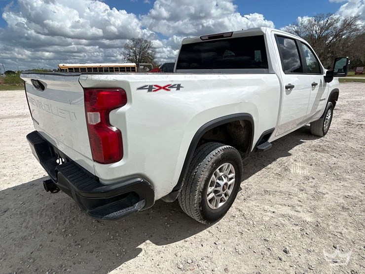 2022-chevrolet-silverado-2500-image-3