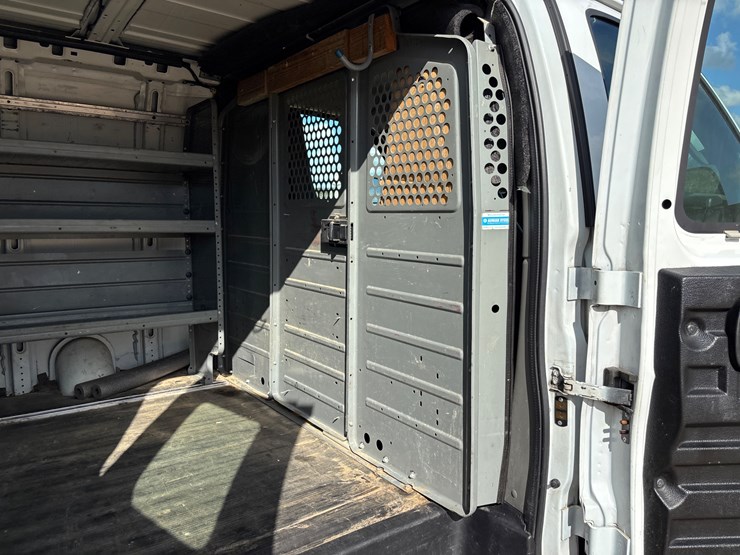 2016-gmc-3500-image-14