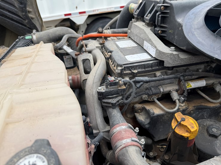 #40952-•-2016-freightliner-t/a-daycab-truck-tractor-3akjged50gshn2261-image-50