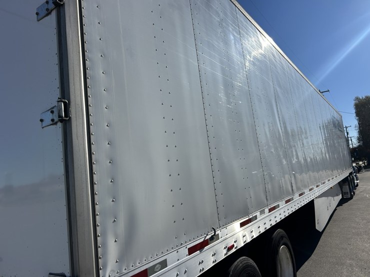 2014-utility-53'-image-27