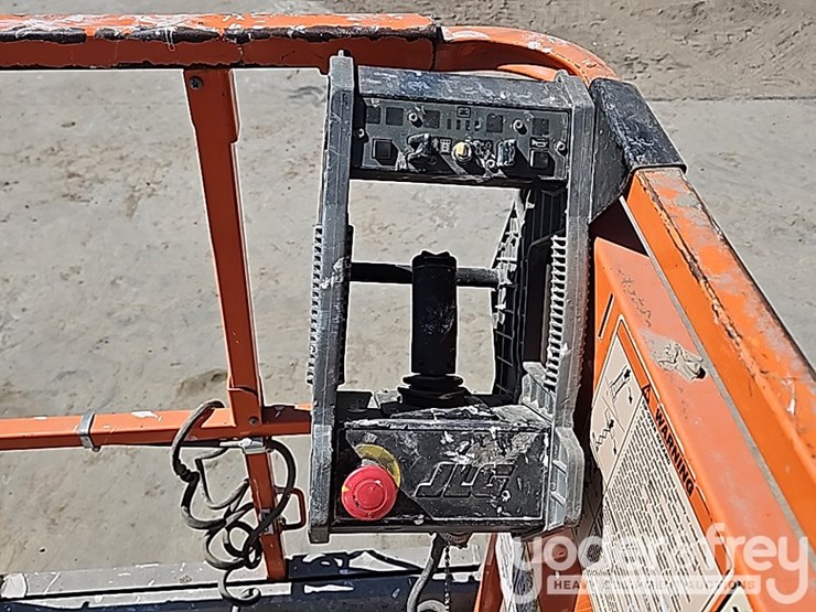 2022-jlg-3246es-image-24