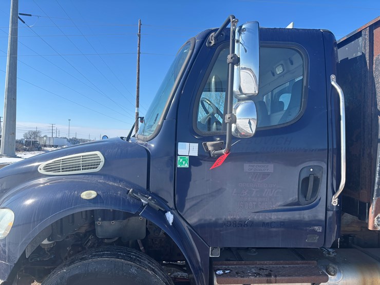 #2294-•-2013-freightliner-m2-flatbed-truck-image-8