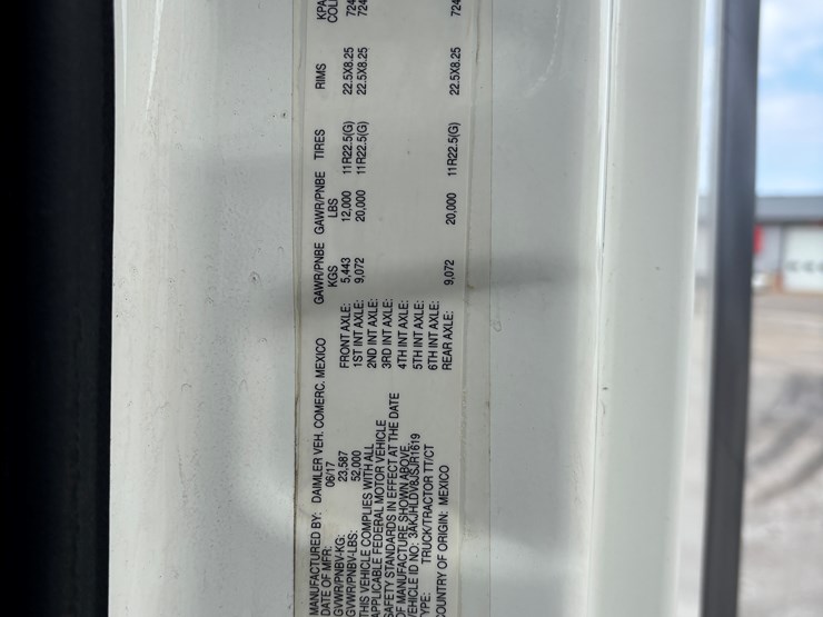 2018-freightliner-cascadia-126-image-78