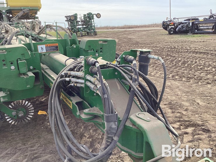 2022-john-deere-1775nt-image-11