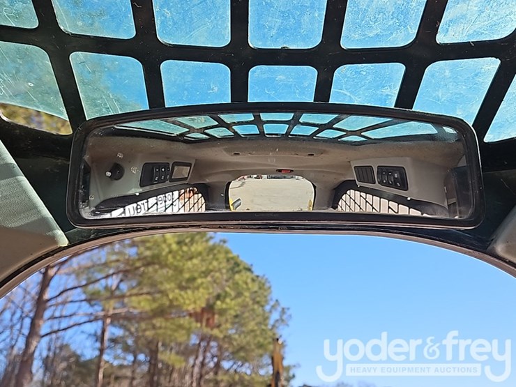 2021-caterpillar-226d3-image-41