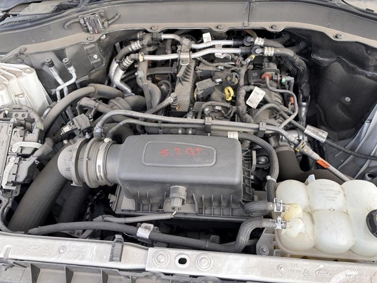 2021-ford-explorer-image-19