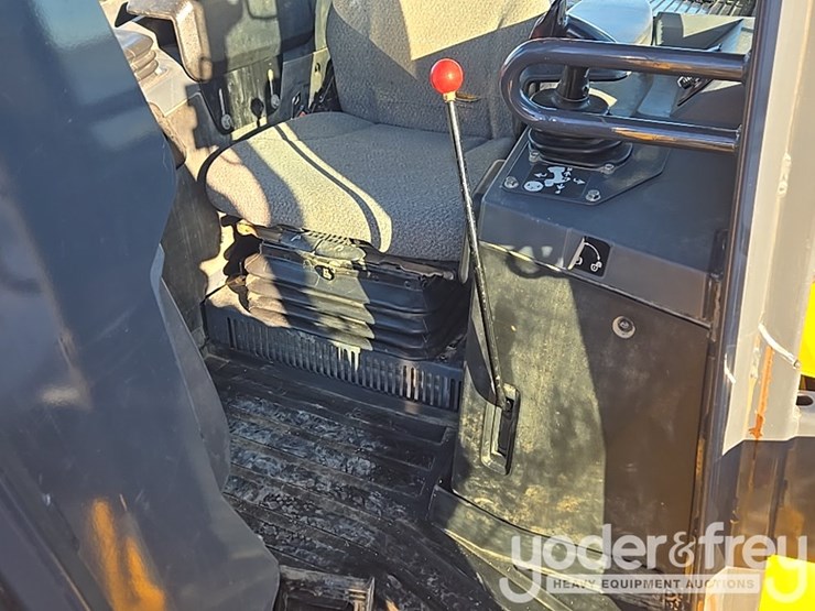 2018-deere-700k-image-94