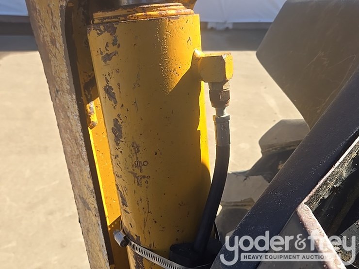 2010-deere-310sj-image-38