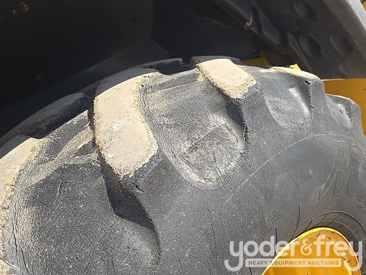 2010-deere-310sj-image-27