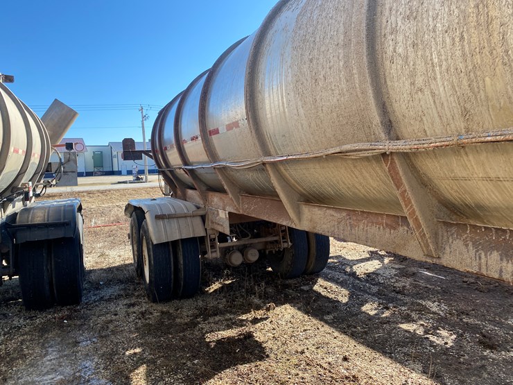 #520-•-1983-brenner-semi-manure-tanker-trailer-(no-title)-(st.-nazianz,-wi)-image-6