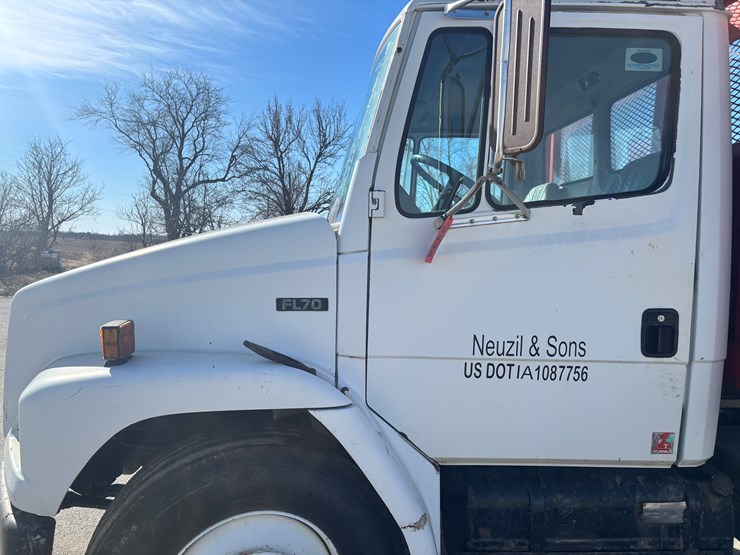 freightliner-fl70-image-9