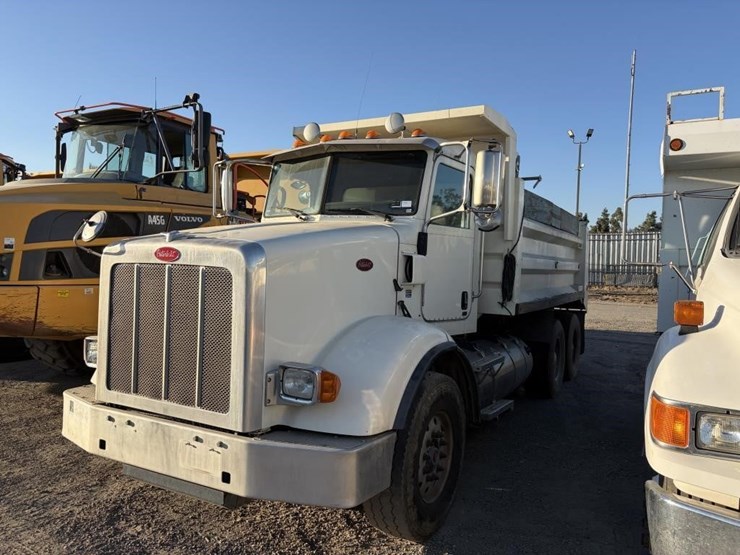 2015-peterbilt-365-image-1