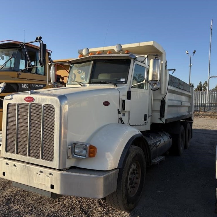 2015 PETERBILT 365