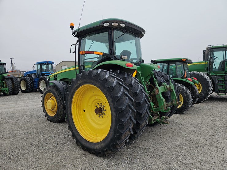 2011-john-deere-8235r-image-11
