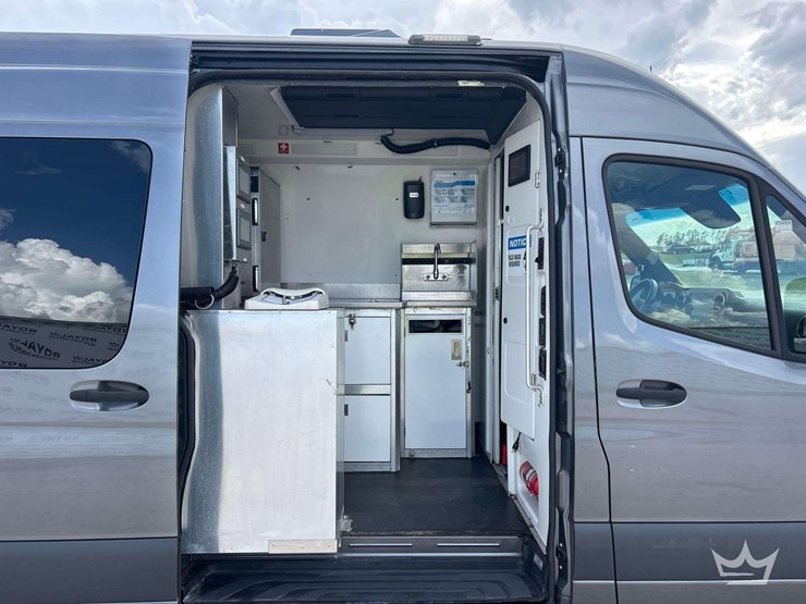 2021-mercedes-benz-sprinter-4500-image-17