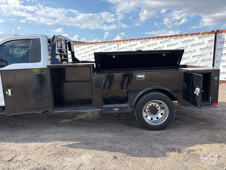 2019-ford-f550-image-11