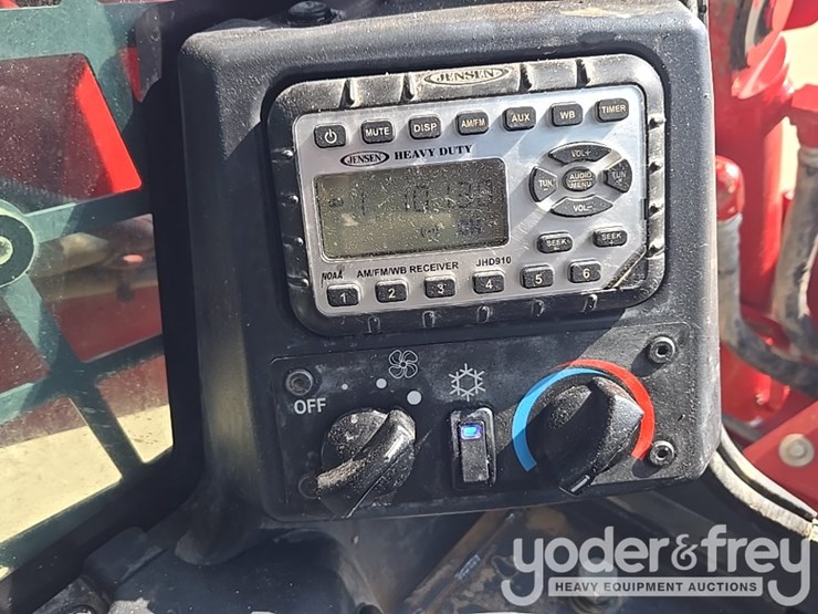 2023-takeuchi-tl12v2-image-58