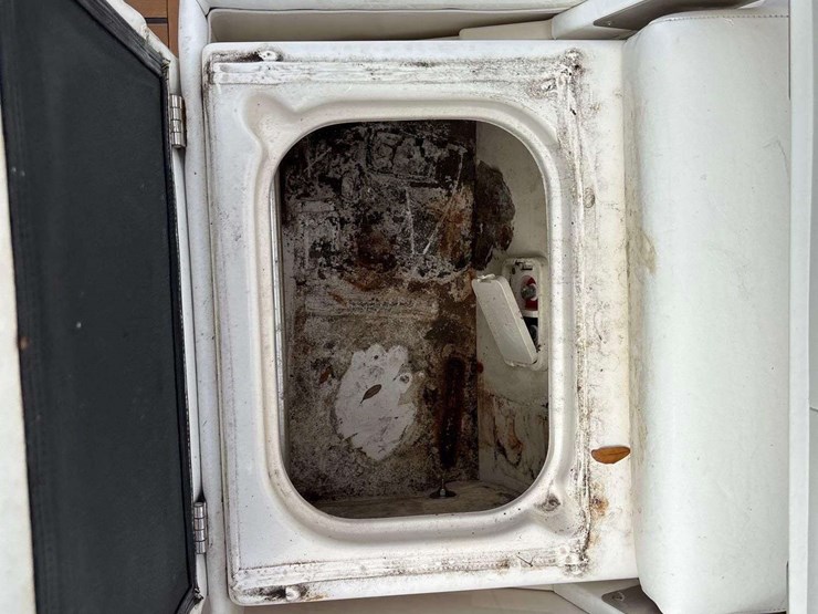 2007-regal-30-express-cruiser-boat-with-t/a-trailer-image-39