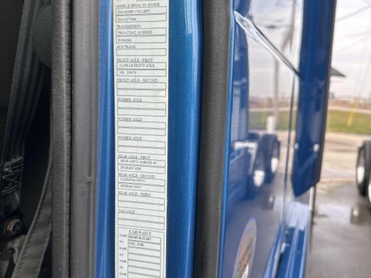 2020-volvo-10-image-65