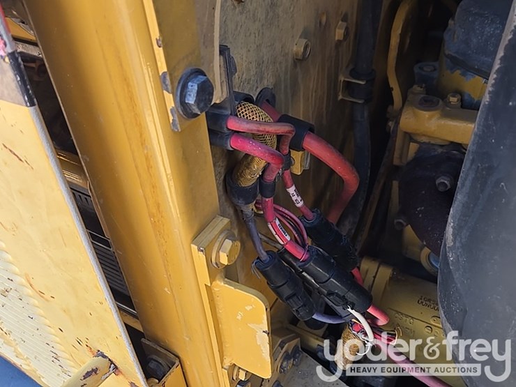 2005-caterpillar-140h-vhp-plus-image-93