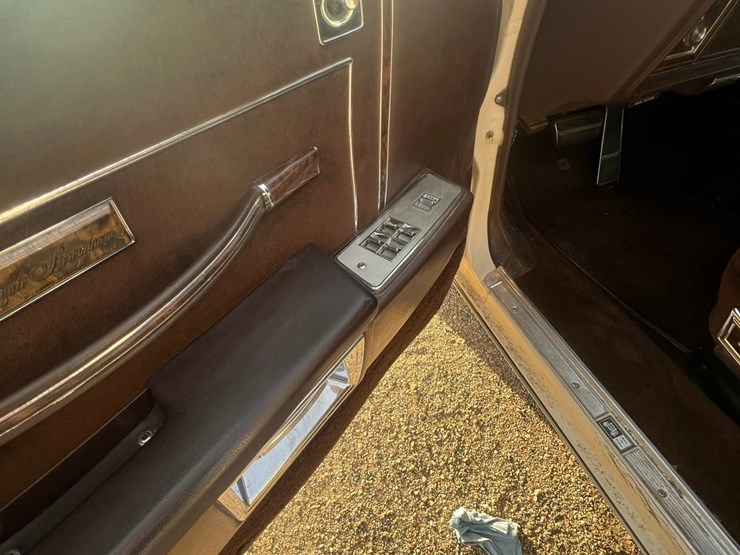 lot-13.-oldsmobile-delta-88-royale-car,-4-dr.,-196,050-mi,-307-v8,--4-speed-automatic-image-33