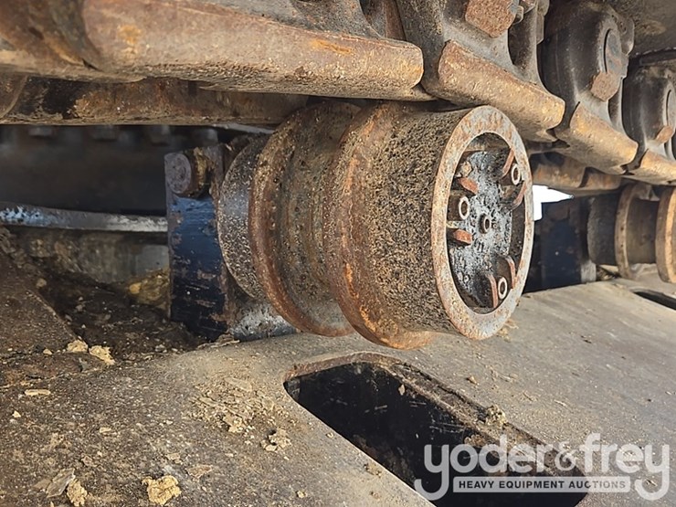 2016-caterpillar-335fl-image-19