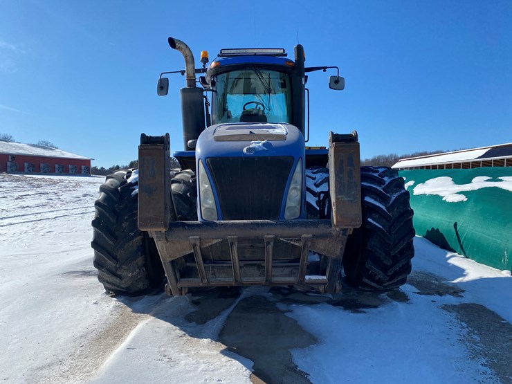 2011-new-holland-390-image-2