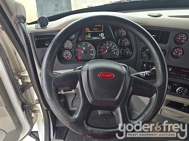 2019-peterbilt-579-image-75