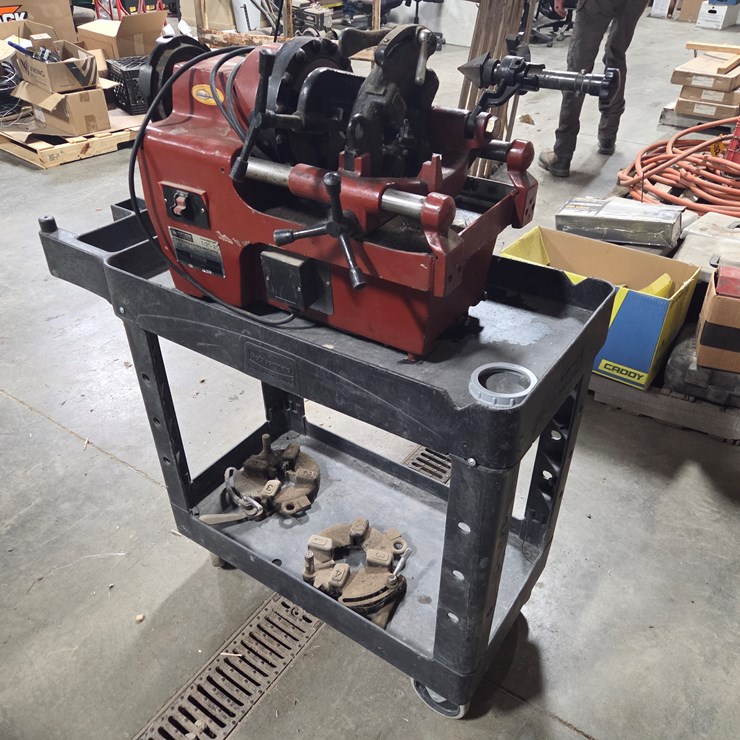 #5393 • Northern Tool 1/2"-2" Pipe Threading Machine