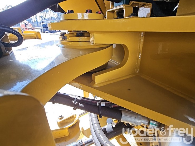 2026-caterpillar-930-image-25