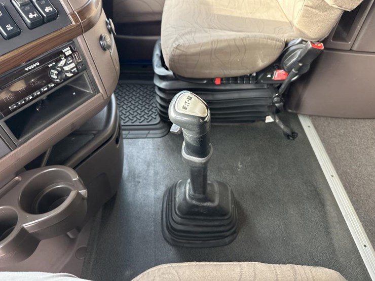 2018-volvo-10-image-48