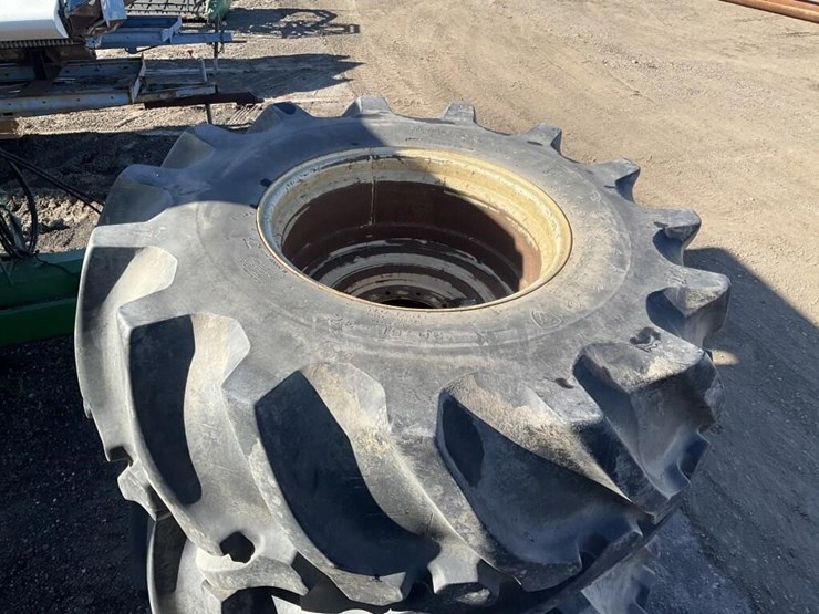 john-deere-32-image-3