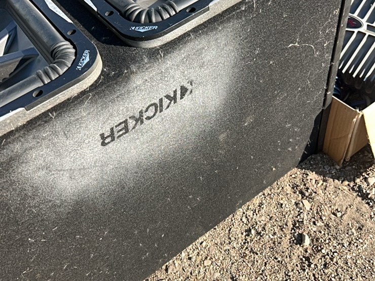 deluxe-speaker-system-for-car-or-tractor-image-33