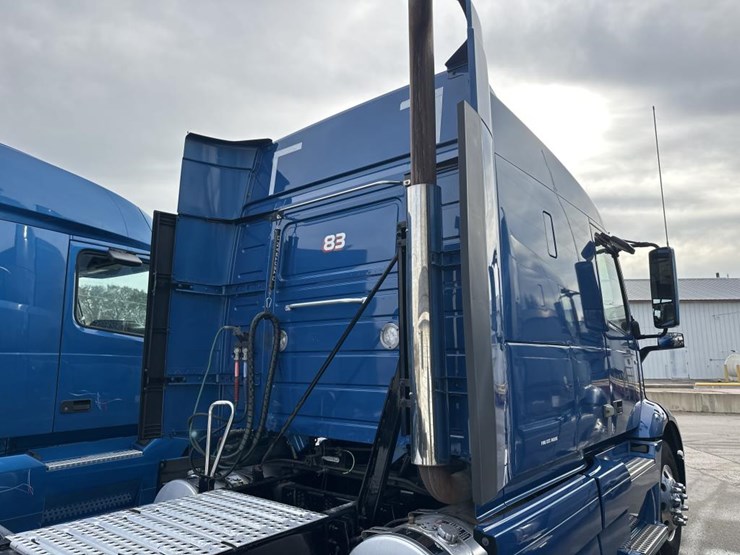 2020-volvo-10-image-18