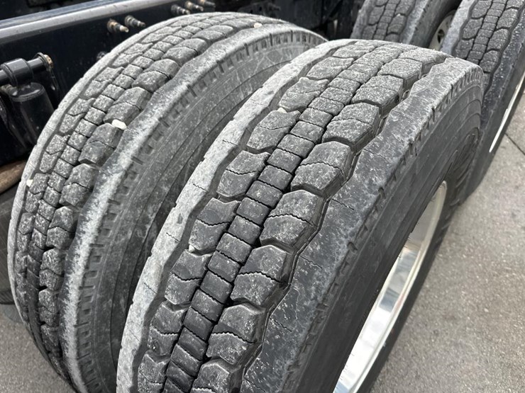 2019-volvo-10-image-61