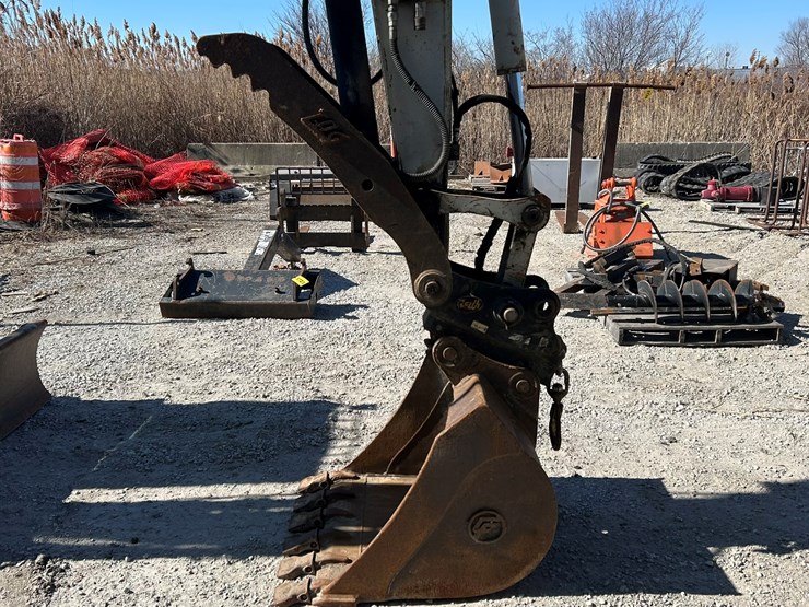 takeuchi-tb180fr-image-11