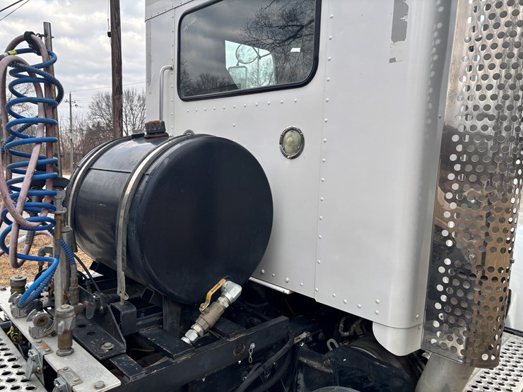 kenworth-t800-image-16