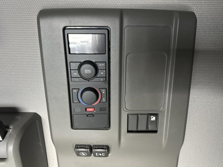 #2225-•-2024-volvo-vnl-sleeper-cab-semi-truck-tractor-image-53