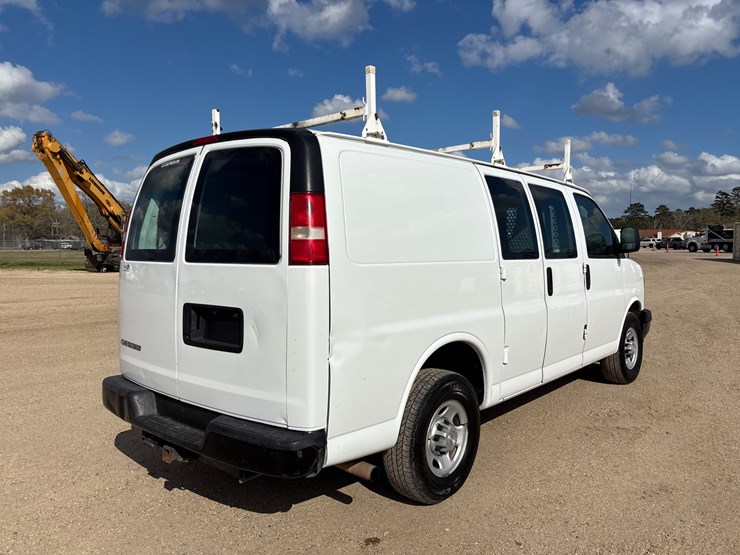 2016-gmc-3500-image-5