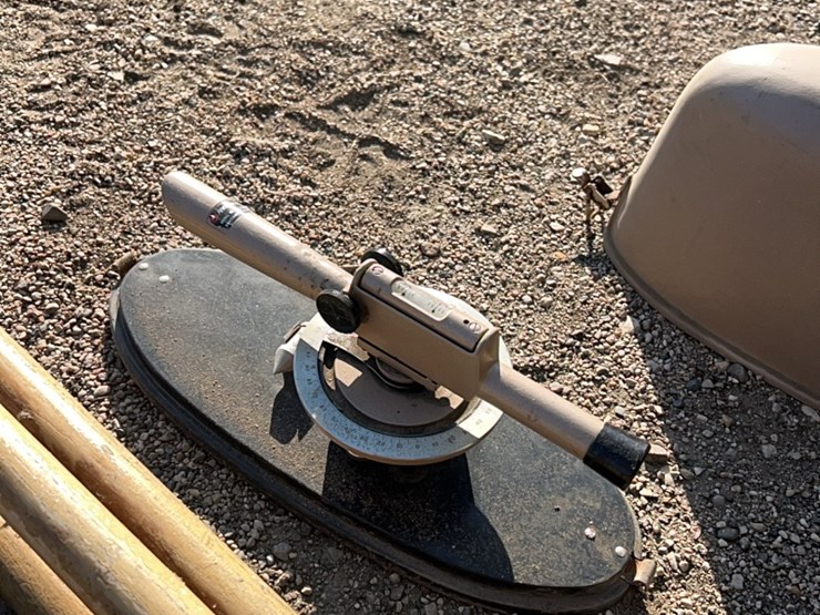 survey-tool,-complete-with-scope,-measuring-stick,-tripod-image-8